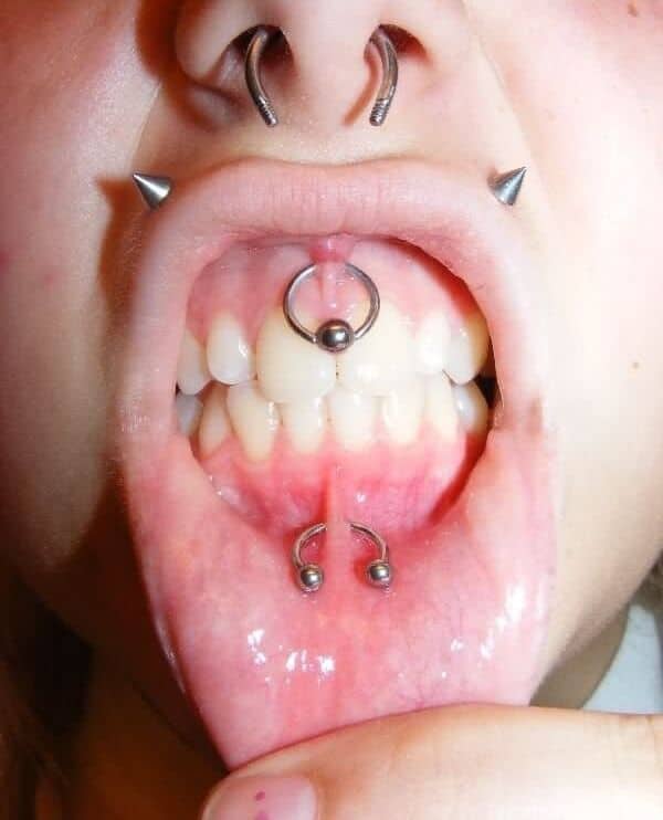 Trendy frenulum piercing design
