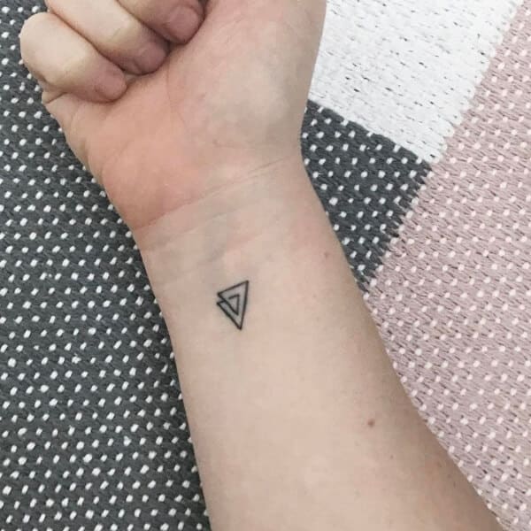 50 Cool Small Tattoo Ideas For Men With Meaning – Artistic Haven