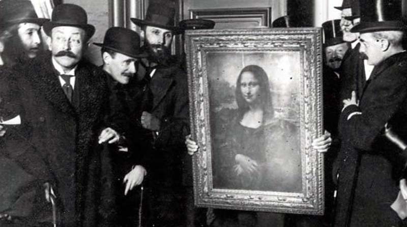 Newspaper headline about the Mona Lisa theft