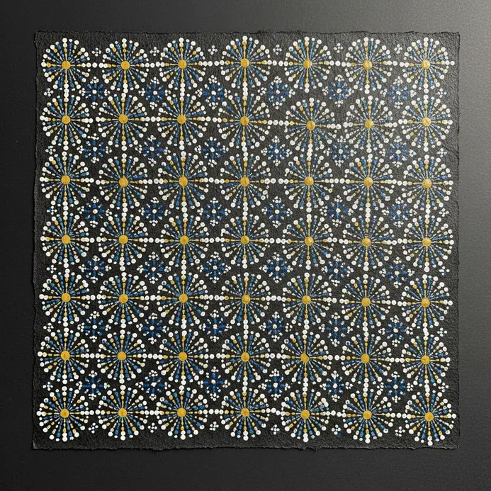 Tiny precise star shapes drawn with a fine liner pen decorate the narrow gaps between major petal elements.