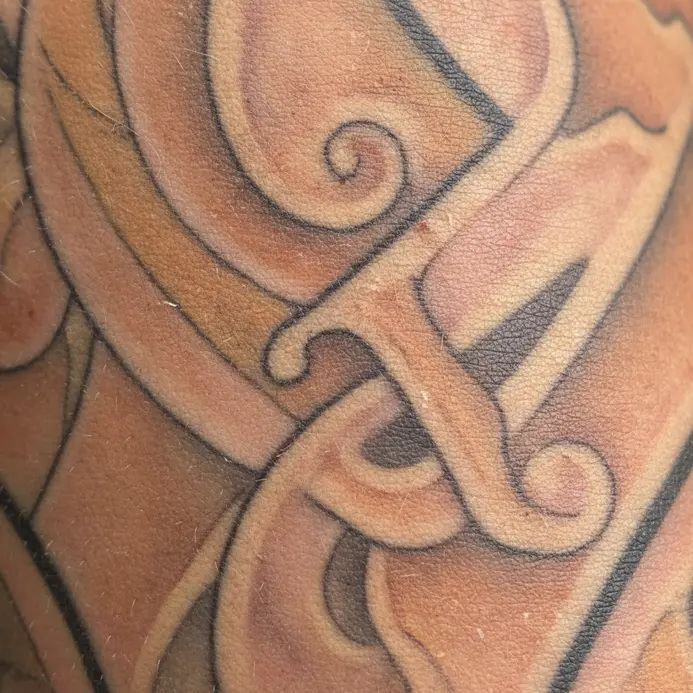 A graphic indicating that baths, pools, and hot tubs should be avoided while a tattoo heals.